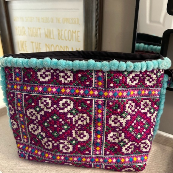 Versatile pouch - Picture 3 of 6